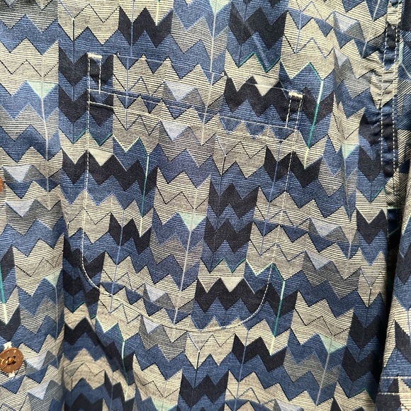 LL Bean Slightly Fitted Blue Chevron Print Camp Shirt With Pocket - Size:LG - Picture 5 of 9